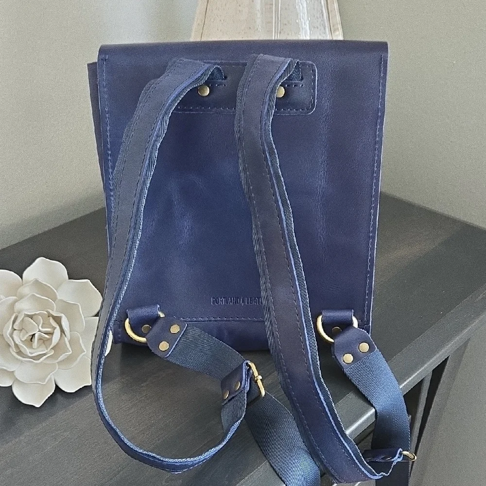 Portland Leather Blue Backpack - Picture 4 of 4